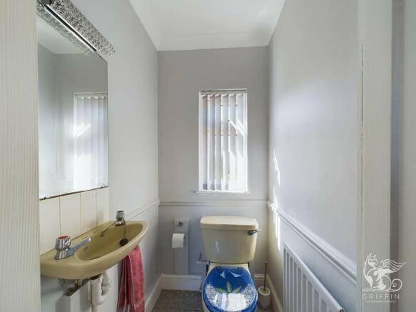 GROUND FLOOR CLOAKROOM