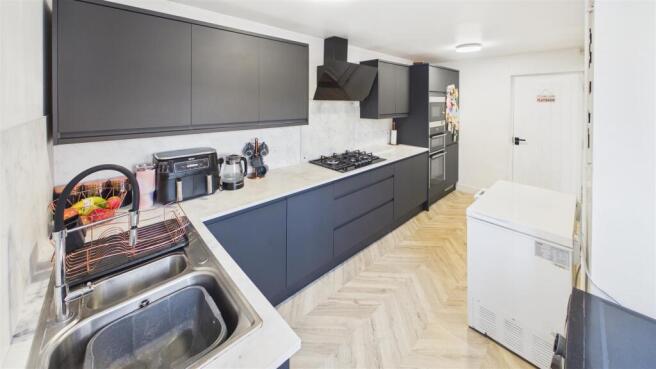 kitchen 2.jpg