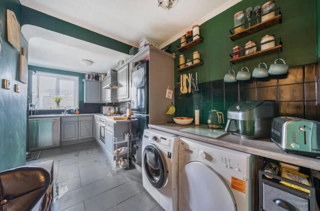 1373687-3-6904b6d...