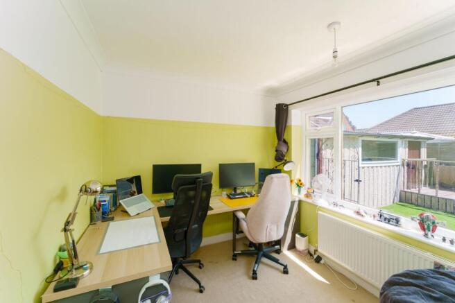 3 bed Semi-Detached Bungalow to rent Image 8