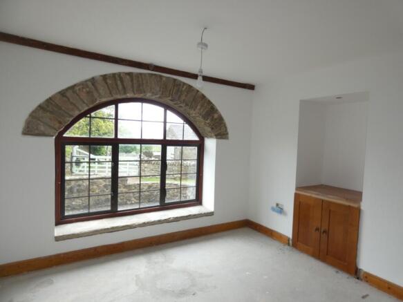 5 bed Detached for sale Image 8