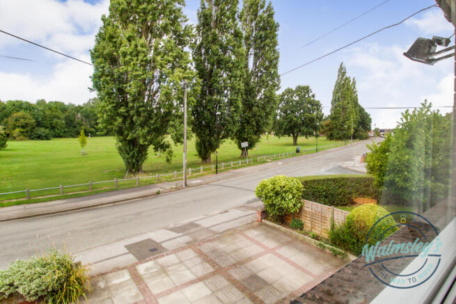 Parkland views to frontage