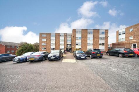 Burfield Court, Handcross Road, Luton, Bedfordshire, LU2 8JY