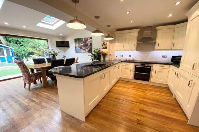 Kitchen/Dining...