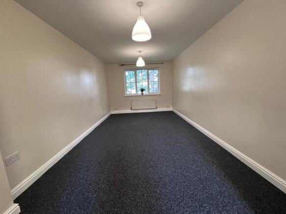 2 bed Apartment to rent Image 4