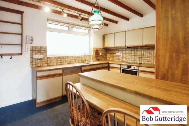 FITTED KITCHEN / BREAKFAST ROOM