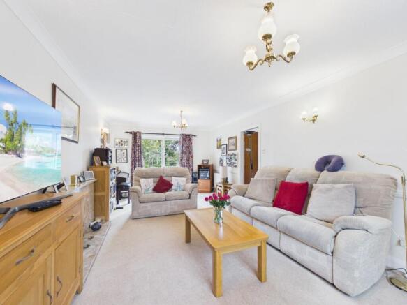 5 bed House for sale Image 4