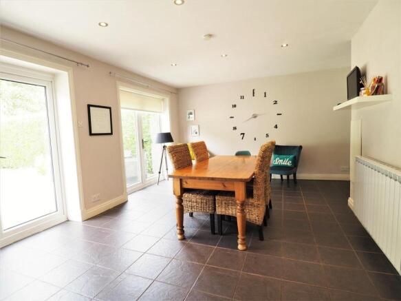 Living/Dining Area 938