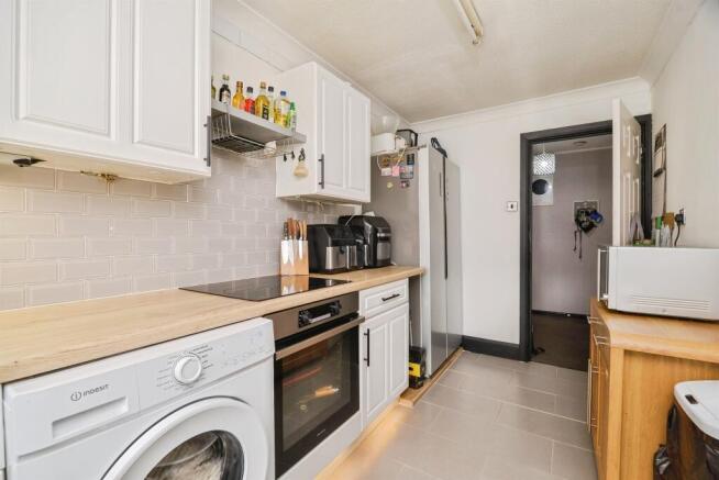 2 bed Ground Flat for sale Image 4