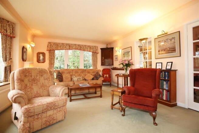 SITTING ROOM Photo3