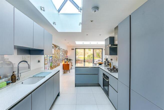 7. Kitchen.jpg