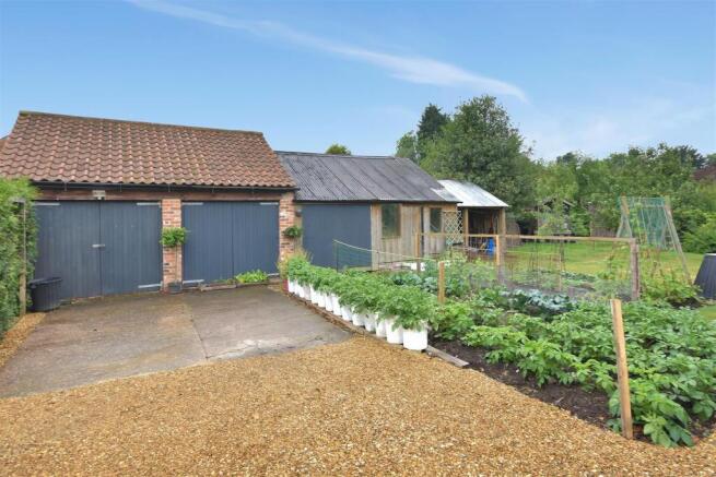 DOUBLE GARAGE