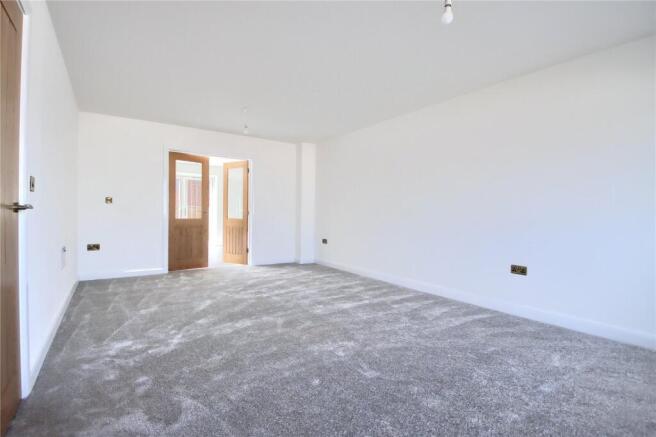 5 bed Detached for sale Image 11