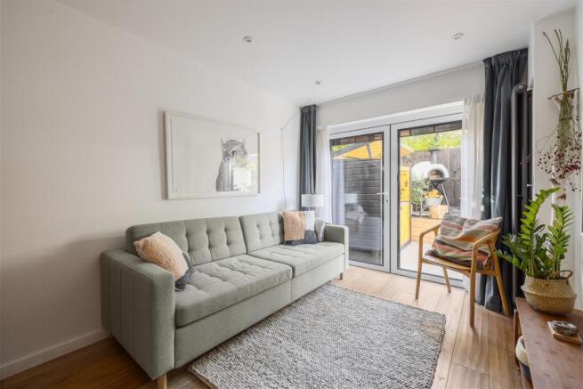 Ashdon Close, IG8