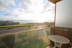Flat 24, Fairlawns, Kingsway, Hove BN3 4FZ