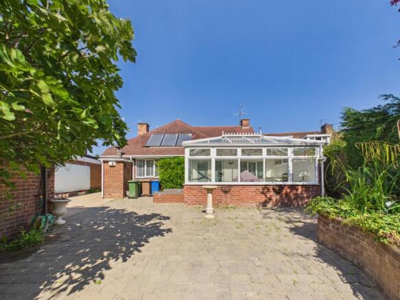 3 bed Bungalow for sale Image 4