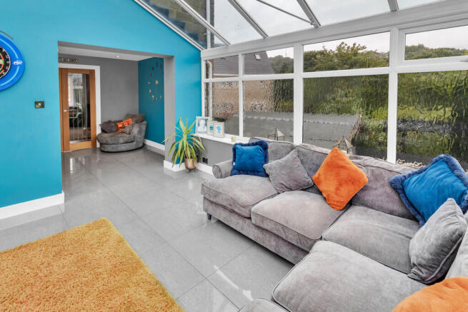 4 bed Detached for sale Image 9