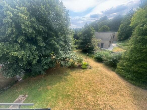 2 bed Apartment to rent Image 5