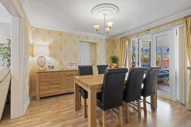 5 bed Detached for sale Image 6