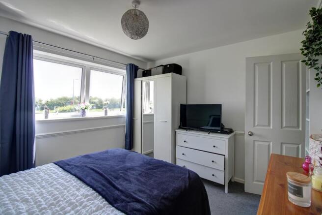 Bedroom 1 (2)