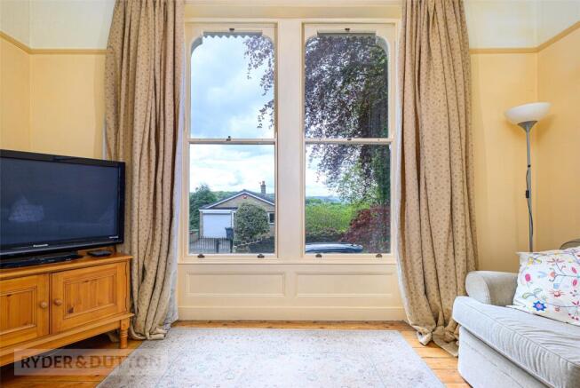 5 bed Semi-Detached for sale Image 10
