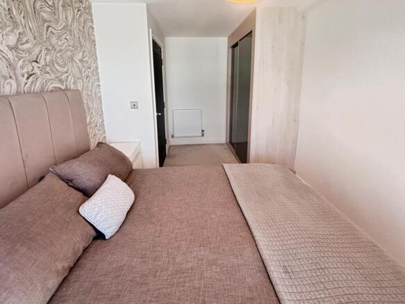 2 bed Flat for sale Image 12