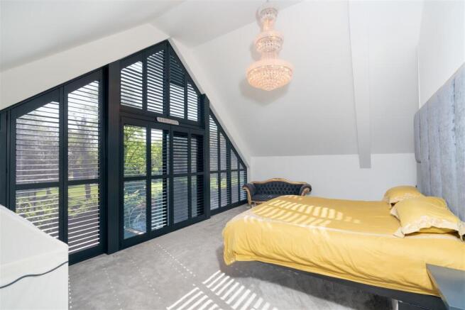 4 bed Detached for sale Image 12