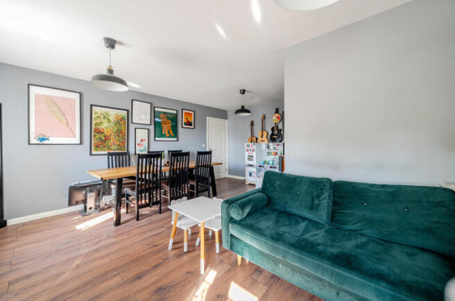 Sitting/Dining