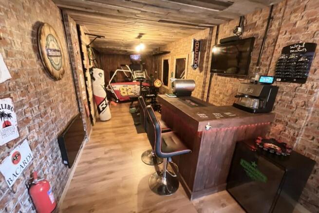 Garage/Entertainment