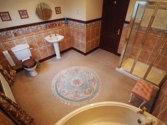 Four-Piece Family Bathroom 390