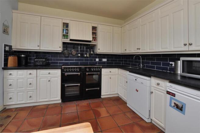 KITCHEN/BREAKFAST ROOM