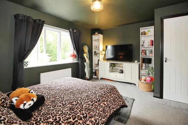 3 bed Semi-Detached for sale Image 12