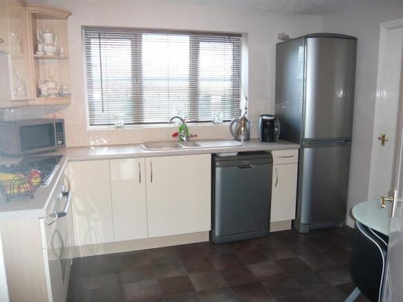 Kitchen / Lounge