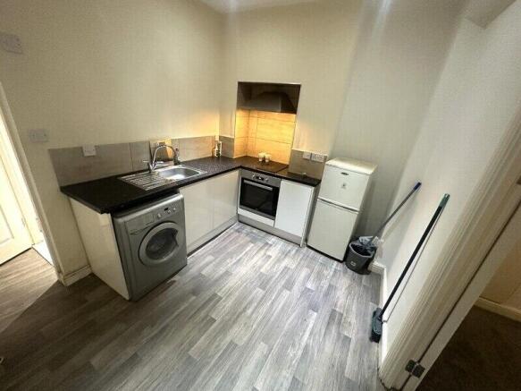 Studio flat to rent, Bertram Street