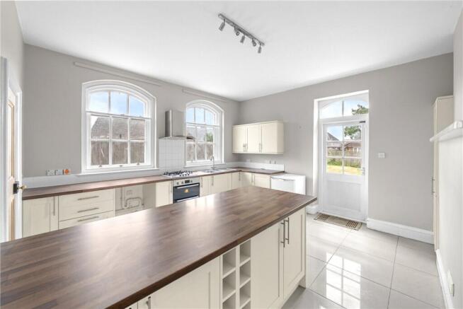8 bed Detached for sale Image 10