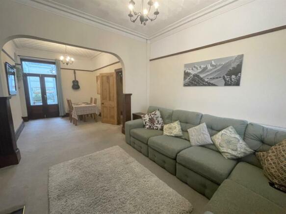 Lounge/dining room