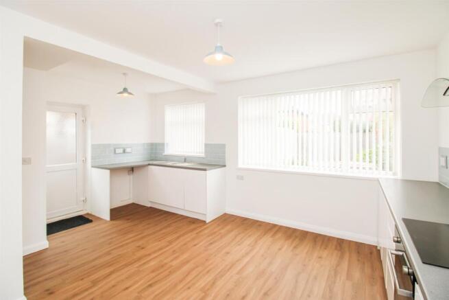 3 bed Semi-Detached for sale Image 3
