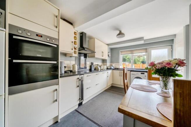 3-Kitchen.jpg