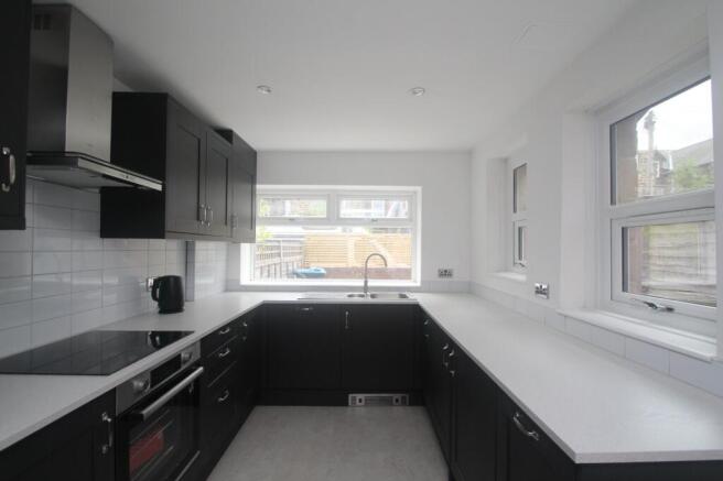 3 bed House to rent Image 6