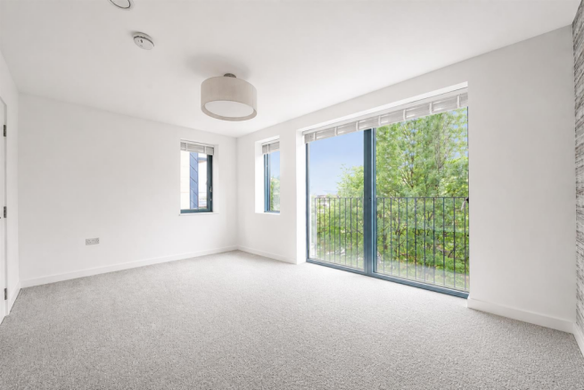 4 bed Town House to rent Image 5