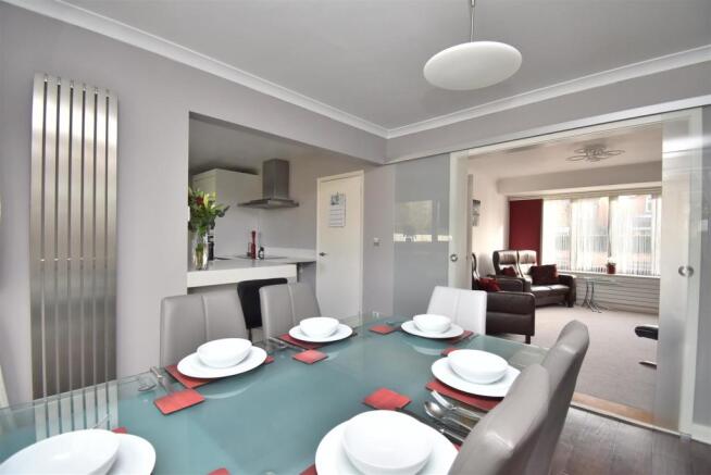 Living Kitchen/Dining Room