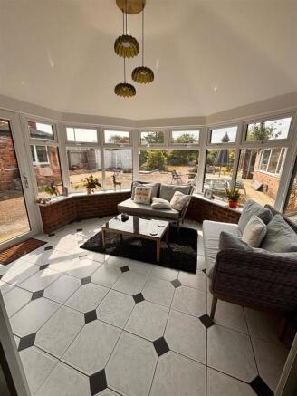 4 bed Detached for sale Image 8