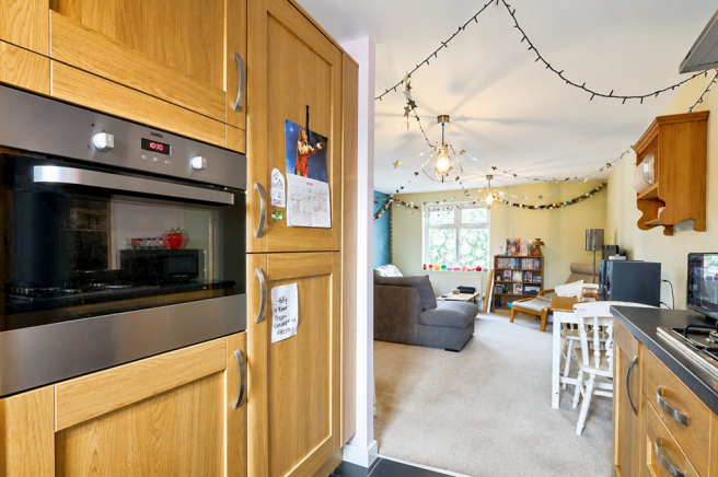 2 bed Flat for sale Image 6