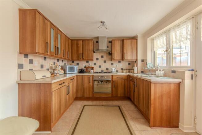 56 Gifford Close-13.jpg