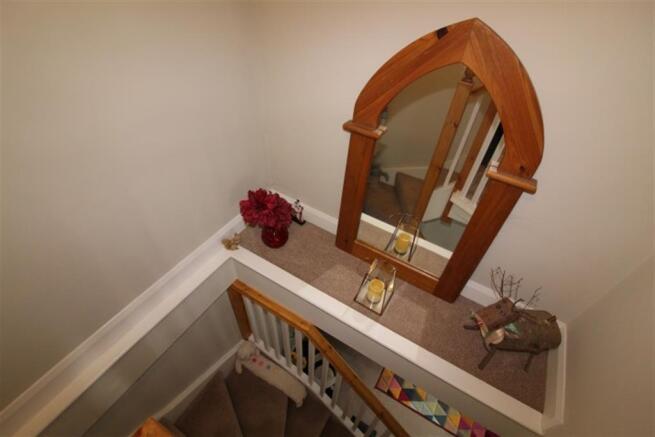 2 bed Flat to rent Image 12