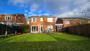 16, Chiltern Close, Newbury RG14 6SZ