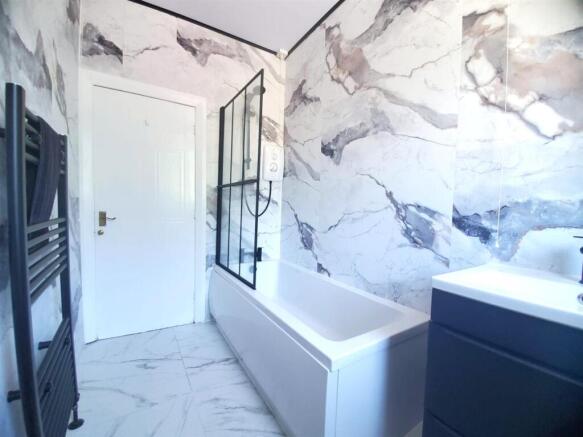 3 bed Detached to rent Image 10