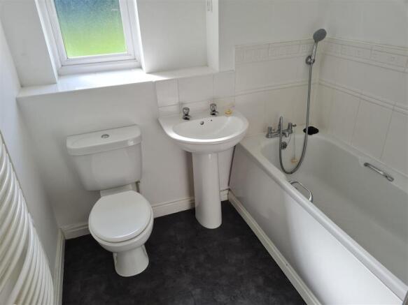 27 Hedge Bath