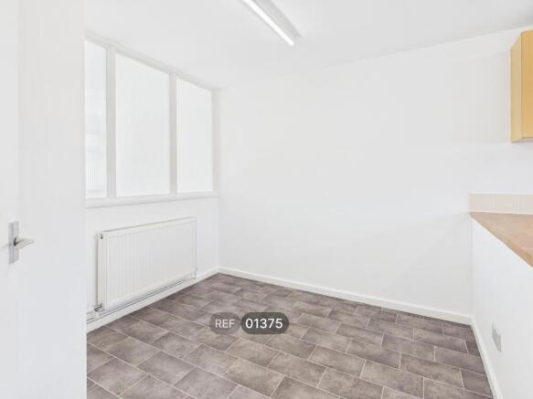 3 bed Not Specified to rent Image 5