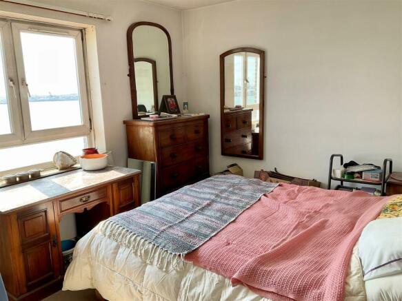 Bedroom1.jpg